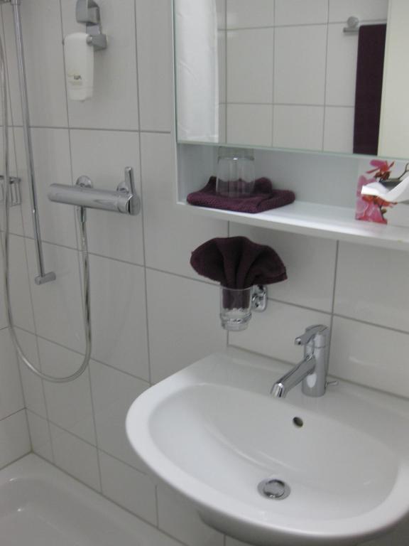 Hotel Restaurant Roessli Uetendorf Habitación foto
